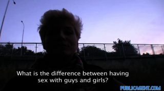 Publicagent - блондинка лесбиянка узнает, как сосать