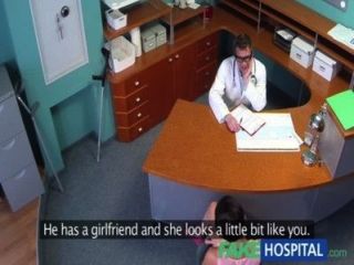 Fakehospital грудастой ех порно звезда использует свои удивительные сексуальные навыки