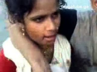 североиндийской Харьяна деревенская девушка сиськи нажимается на улице