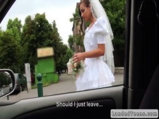 отвергнуто невеста минета в машине в общественном