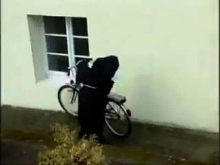 Monja ан Bicicleta