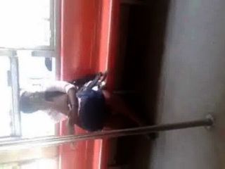 Шриланкийские девушка ноги показывая поезд гал Ланку