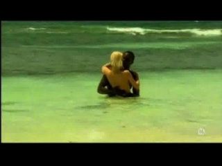молодая блондинка белая девушка с черным любовником на пляже - межрасовые - Xhamster.com