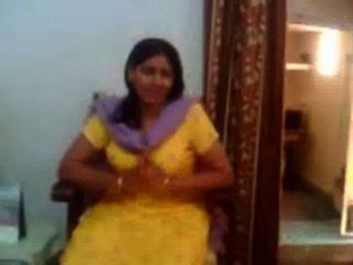 Индийский секс видео индийского тетеньки, показывая ее большой Boobs-rawasex.com