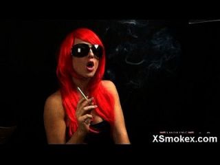 соблазнительный курить фетиш гал веселый секс