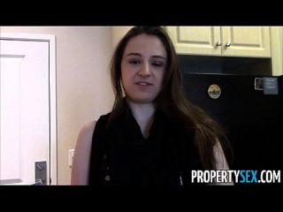Propertysex молодой агент по недвижимости с большими естественными сиськами домашний секс