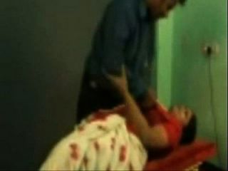 Сцена из Тамил тетушка траха с ее Coloader порно видео Pornxs.com