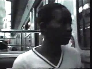 противный девушка сосет хуй в общественных местах на метро