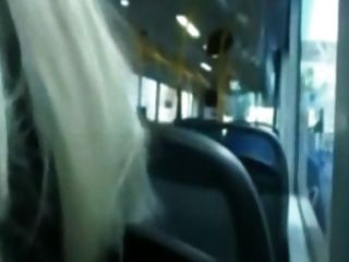 девушка дает минет в общественном автобусе