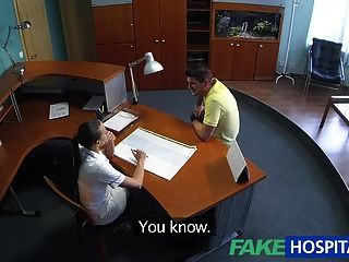 Fakehospital сексуальная медсестра лечит пациента с тяжелой офисного секса