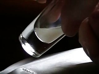 зрелые Bbw напитки спермы из стакана