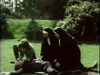 монахини на помощь