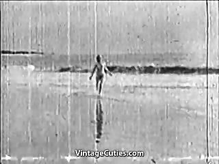 красивая девушка трахается на пляже (1930-е годы)
