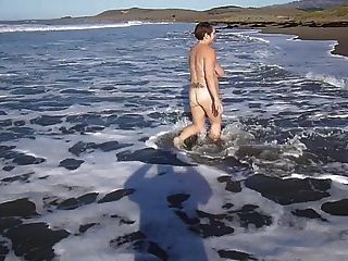 прогулки голые на пляже