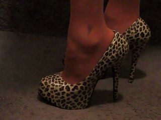 леопардовые высокие каблуки!