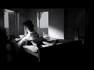 актриса Riya Sen горячая сцена в темном шоколаде