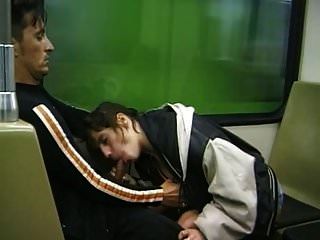 секси шлюха в метро