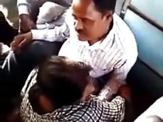 индийский трах пальца в поезде