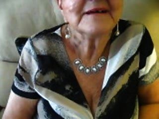 80-летний расщепление бабушки
